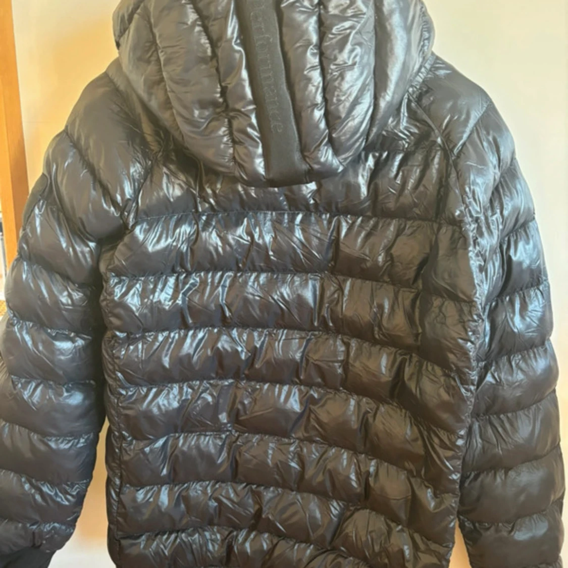 Svart dunjacka från Peak Performance - 90