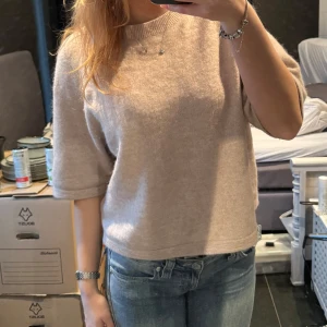 Trekvartsärmad tröja - Superfin tröja från & other stories. Knappt använd och i väldigt bra skick❤️