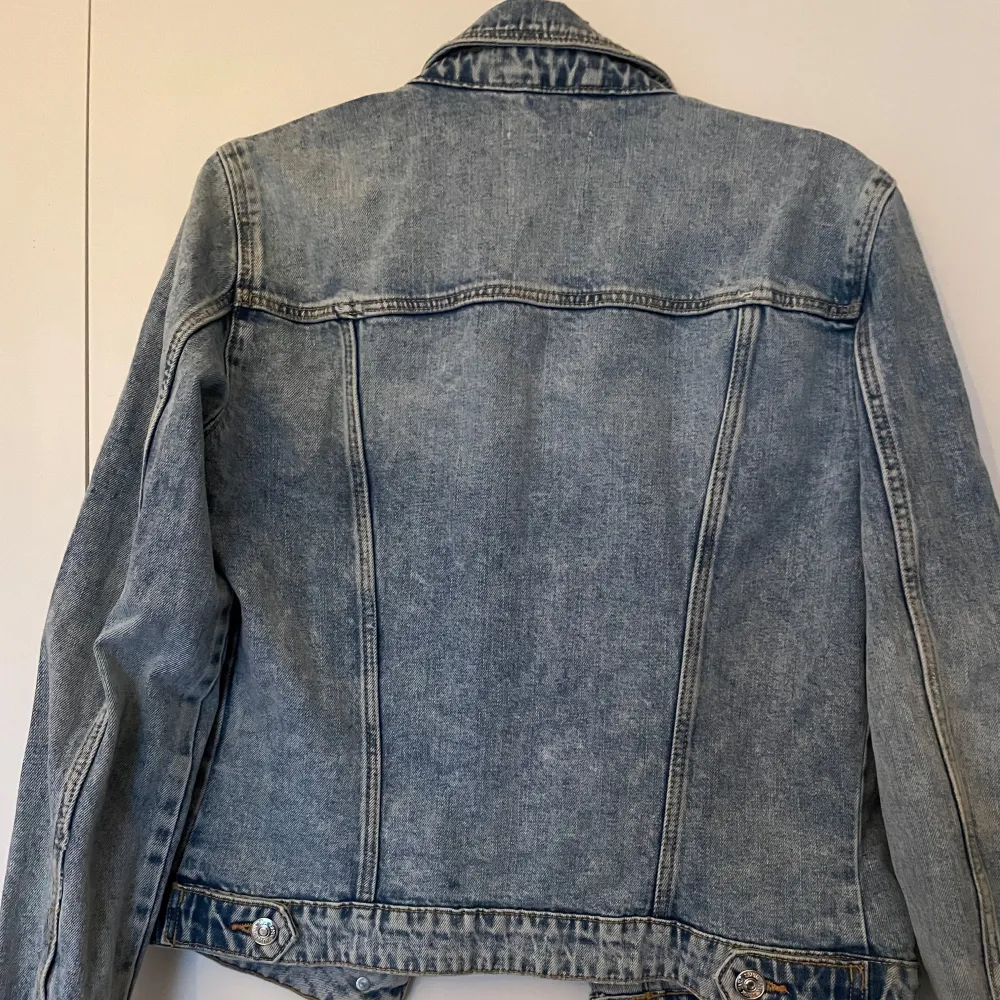 Super snygg jeans jacka från zara. Takit.
