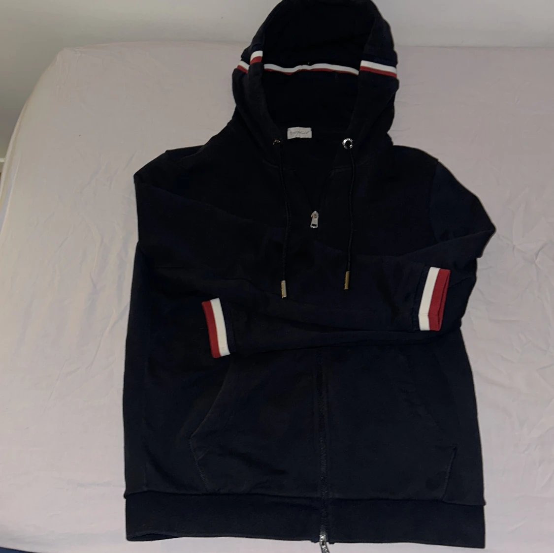 Svart hoodie från Moncler (Obs liten i strlk!!!)