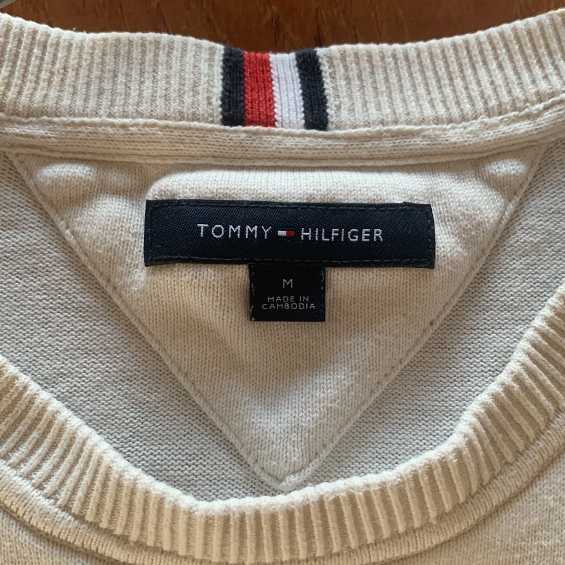 Vit tröja från Tommy Hilfiger - 92
