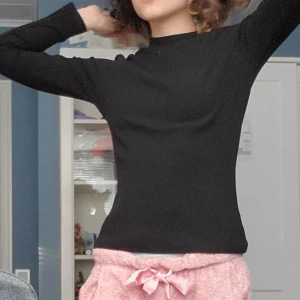 Turtleneck - Säljer denna snygga långarmade turtlenecktröjan i bra skick