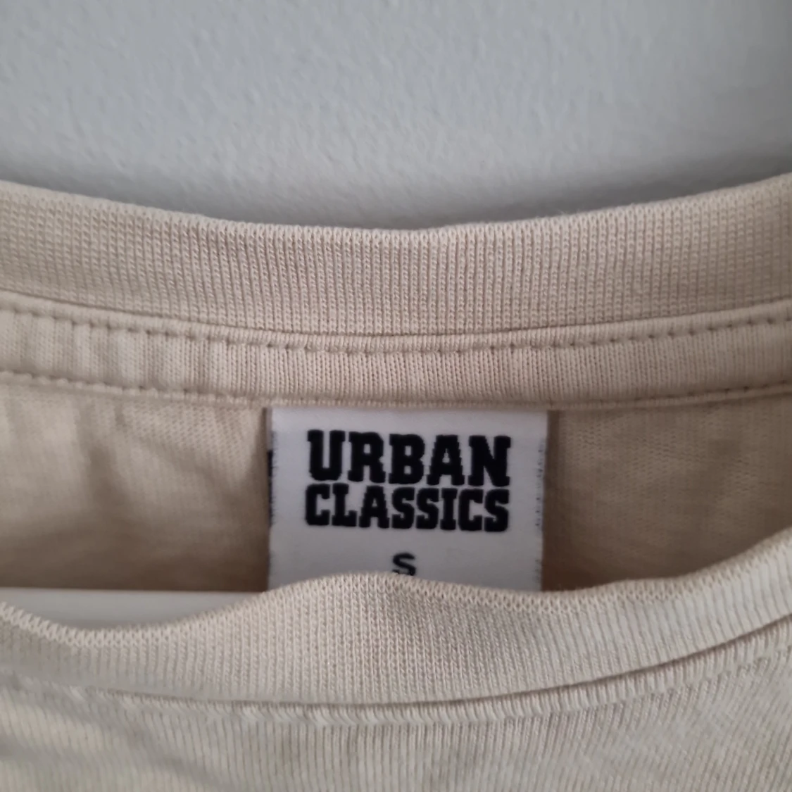 Beige t-shirt från Urban Classics - 90