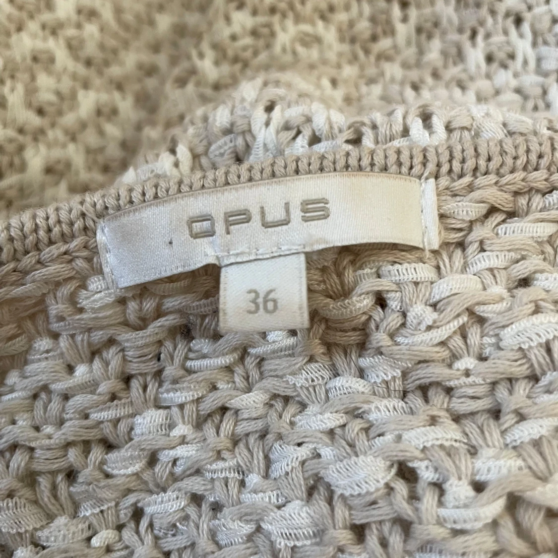 Beige stickad tröja från Opus - 90