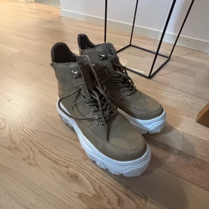 True north 39 - Varmfodrade 39, endast provade  inomhus. 