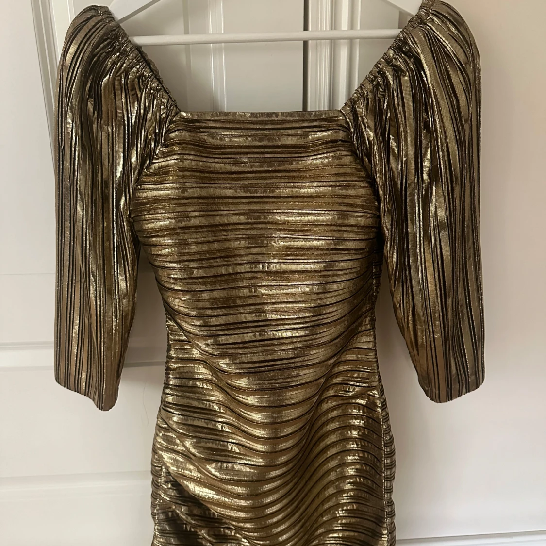 Guldig klänning från LoveShackFancy - 90