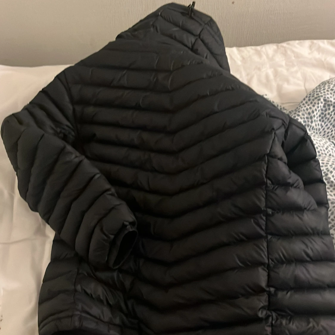 Svart pufferjacka från Peak Performance - 93