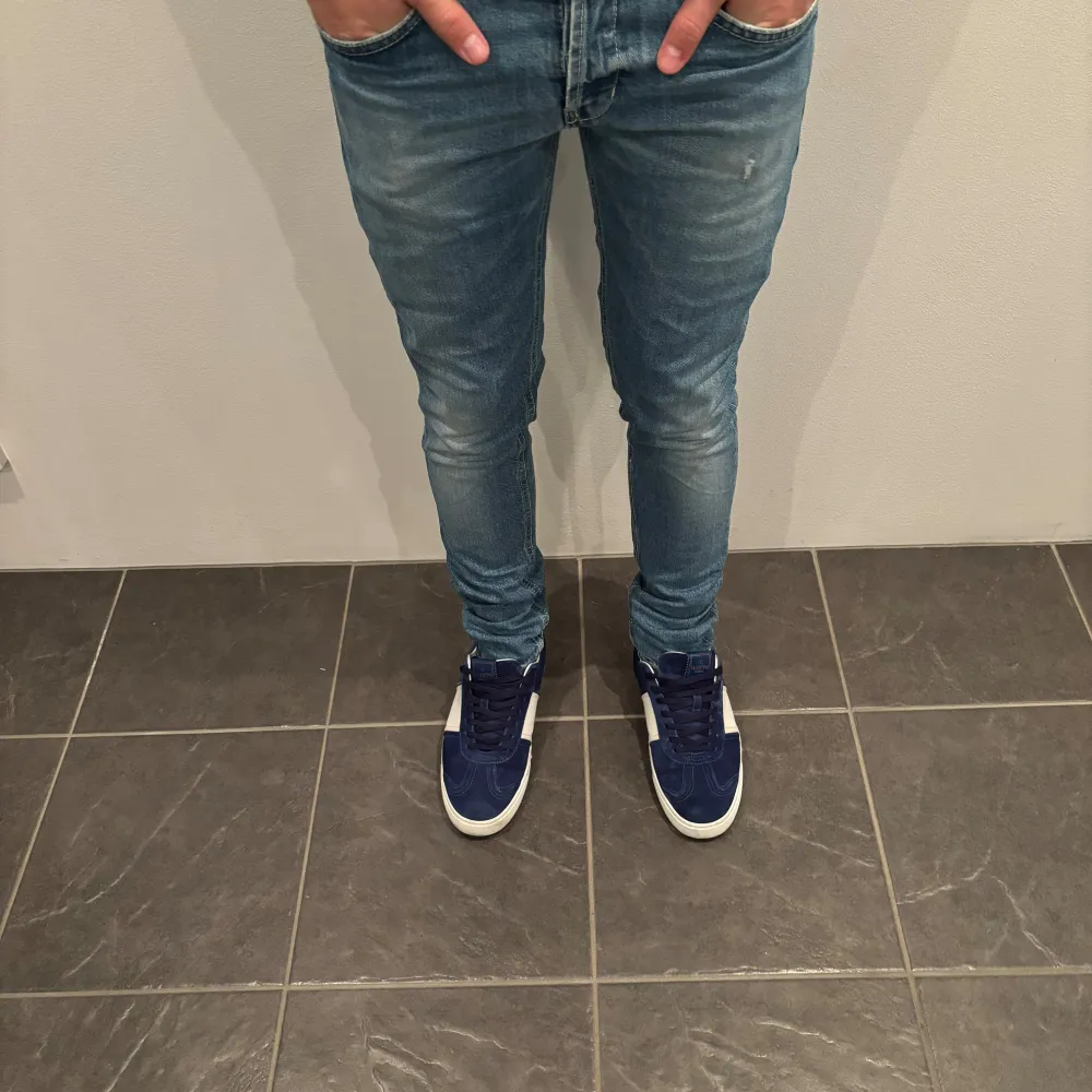 Dondup Jeans George! Trendigaste jeansen på marknaden.  Skick= 9,5/10 Ny pris= 4000 kr Säljs för= 799 kr. Jeans & Byxor.