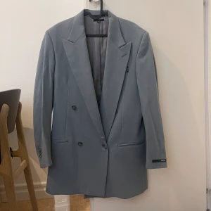 Eytys blazer  - Eytys miles blazer i storlek dam S/herr XS. Knappt använd så i så gott som nyskick. 