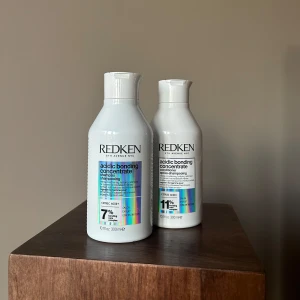 Redken Acidic Bonding Concentrate Duo for Damaged Hair​ - Redken Acidic Bonding Concentrate Duo for Damaged Hair​ Nypris 709kr Använd 1 gång köpt på Lyko.