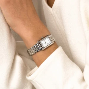 Mockberg klocka  - Jätte snygg klocka i nyskick! Köpt i slutet av sommaren och använd fåtal gånger, pris går att diskuteras❤️🙌 Nypris 1600