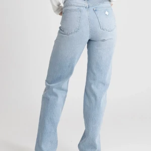 A brand 94 high straight gina stl. 29 - Snygga ljusblåa jeans från A brand. Använd endast 1-2 gånger. Passar någon med storlek s-m💕💕