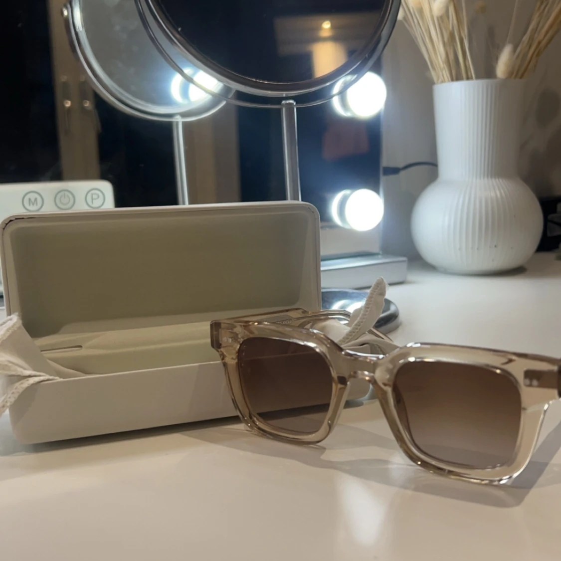 Transparenta solglasögon från Chimi - 90