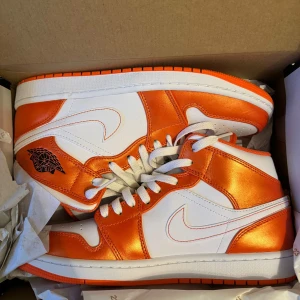 Nike Air Jordans 1 mid Metallic Orange - Helt fräscha Nike Air Jordan 1 