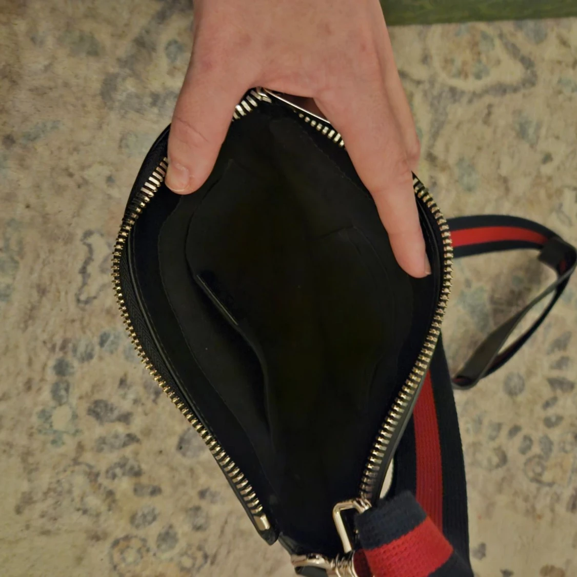 Svart axelväska från Gucci - 91