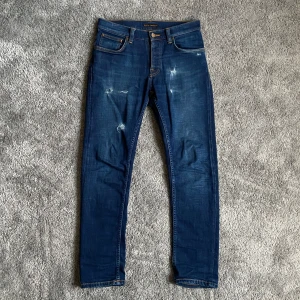 Nudie jeans - Säljer ett par Nudie jeans med snygga slitningar, modell grim trim. Slim fit, 30/30. Hör gärna av er vid frågor & funderingar!