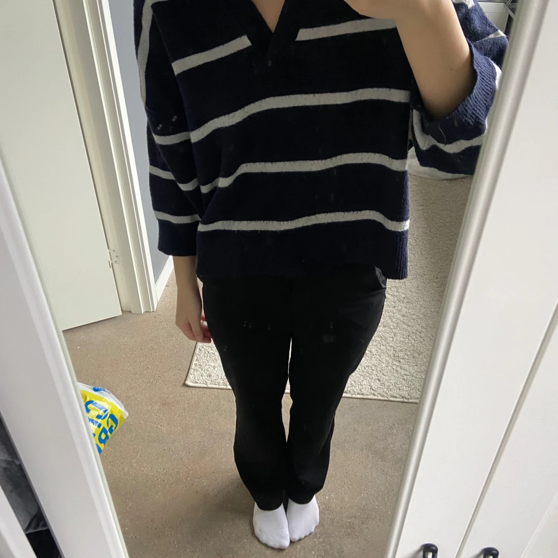 Mörkblå randig tröja
