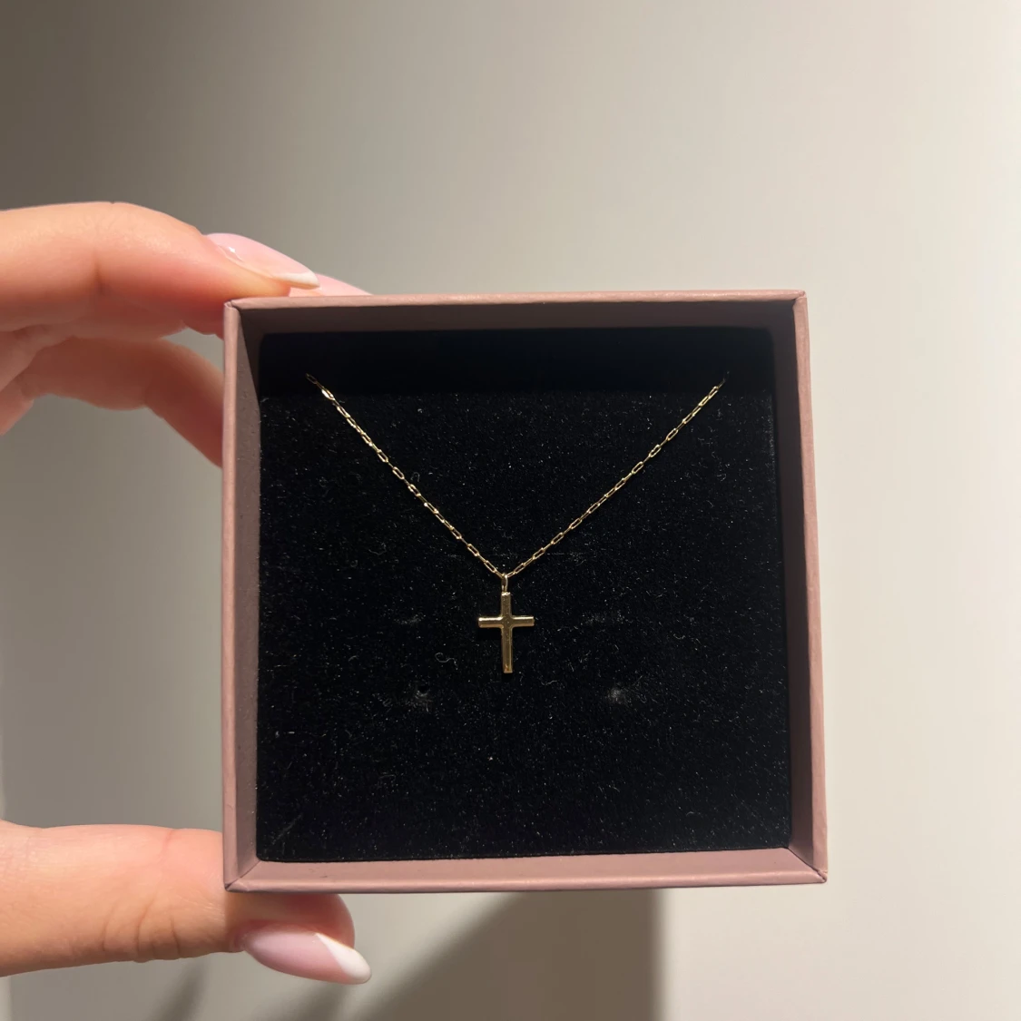 Kors halsband från Edblad Guld  - 2