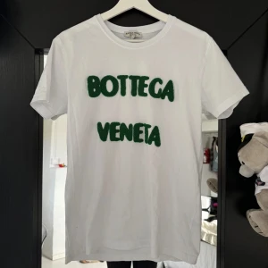 Bottega Veneta - Jätte fin T-shirt från bottega Veneta. Tröjan är i super bra skick. 