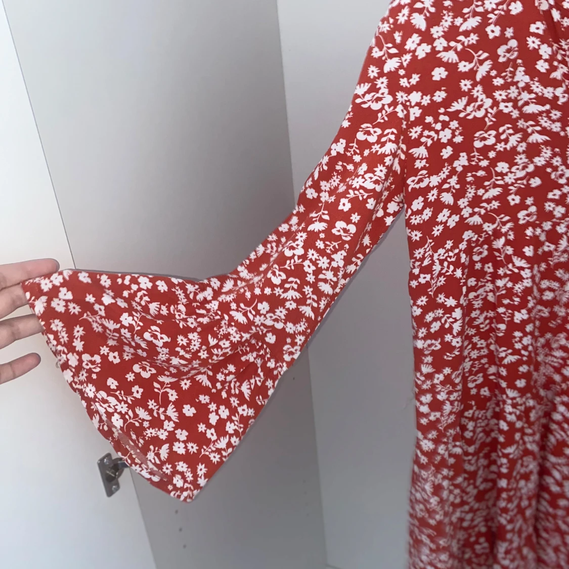 Röd blommig klänning - 92