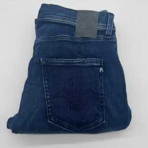REPLAY HYPERFLEX JEANS  - Replay jeans - Storlek 14 år/ 164cm - Nypris runt 1800kr -  Deluxecloset
