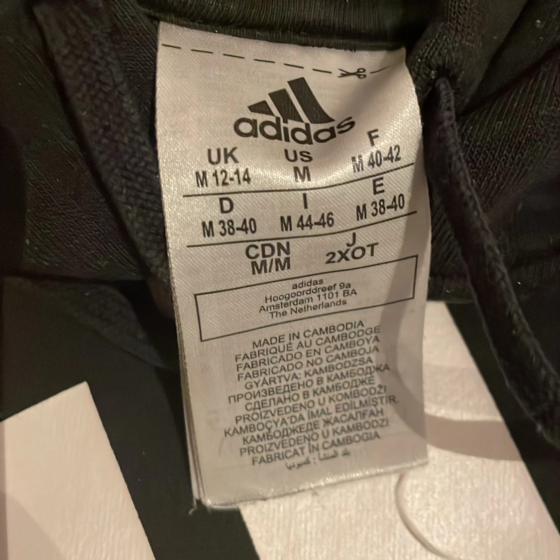 Svart hoodie från Adidas - 1