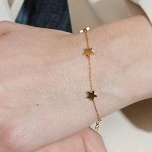 Stjärn armband  - Säljer detta guldiga stjärnarmbandet ifrån Edblad 