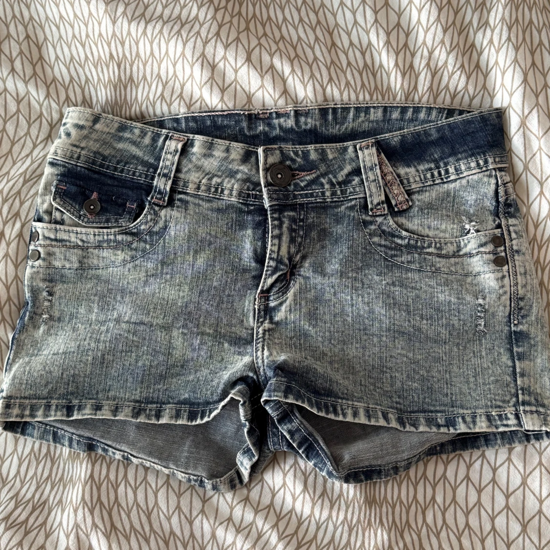 Lågmidjade jeansshorts 