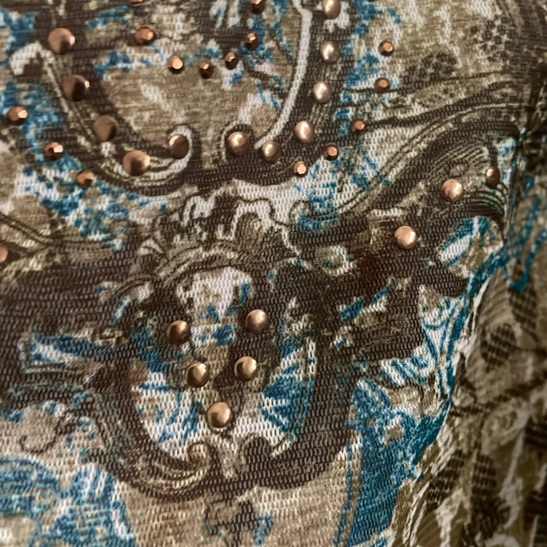 Mönstrad topp med paljettdetaljer - 2