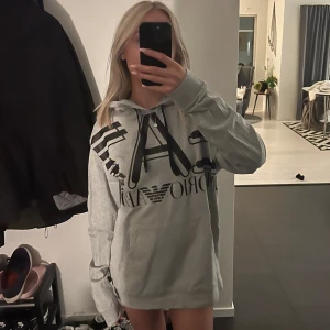Emporio Armani hoodie - Snygg armani hoodie! Aldrig använd, endast tvättad