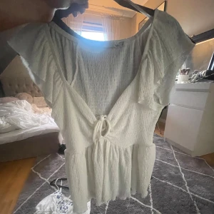 Sommar blus - En fin vit sommarblus strl s.