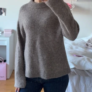 Beige stickad tröja - Grå/beige stickad tröja från hm i cashmere. Nästan oanvänd 