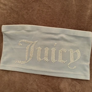Juicy tubtopp - En crop top i ljusblått. Knappt använt mycket fint skick. 