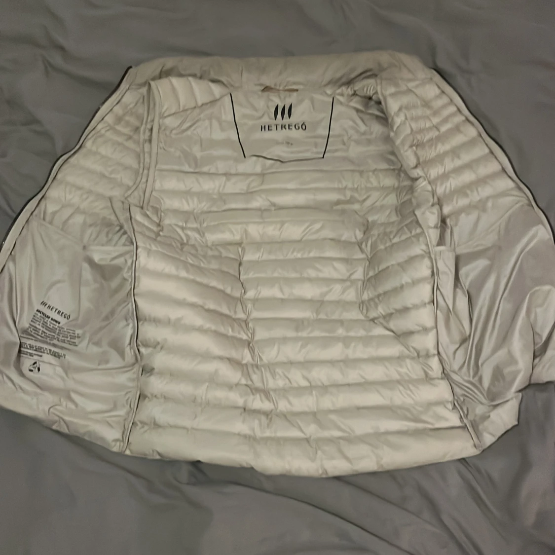 Vit quiltad dunväst från Hetrego