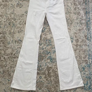 Vita bootcut jeans - Vita bootcut jeans från Twist and Tango. Använda men i gott skick🤍