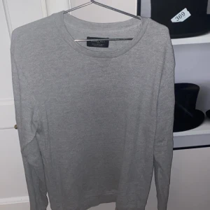 Zara tröja - Säljer denna sköna zara tröjan Str XL men passar även L skriv mer om du har frågor elr om du vill ha mer bilder! priset inte hugget i sten😊