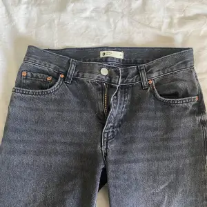 Gråa gina tricot jeans low straight