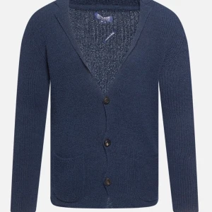 Woolrich cardigan - Skit snygg cardigan som aldrig använts, passar till mycket. Nypris 3000kr och säljer för endast 1299kr. Skriv vid minsta fråga eller fundering!!