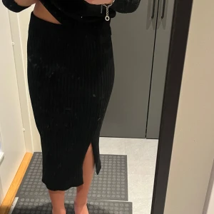 ribbstickad kjol - superfin midikjol