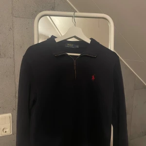 Ralph lauren hoodie S - Säljer nu denna feta hoodie i storlek s. Priset går att diskuteras vid en snabb och enkelaffär