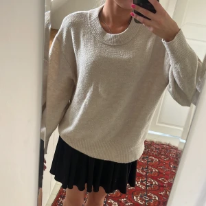 Beige stickad tröja - Super skön och fin stickad tröja