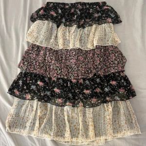 Blommig långkjol🩷 - Såå fin blommig långkjol😋😋