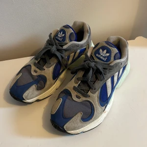 Adidas skor falcon - Adidas skor i modellen falcon. Använda men i hyfsat bra skick. Storlek 40 2/3