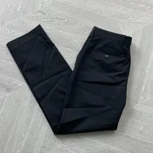 Kostymbyxor från Riley  Size 44 passar 28 Waist 