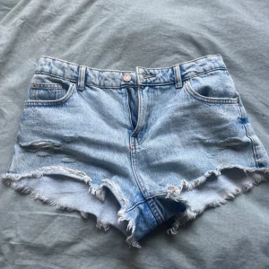 Jeansshorts från zara - Köpta på Vinted men aldrig använda av mig I fint skick