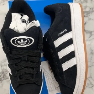 Adidas campus 00 strl 38 - Nya oanvända campus 00 som min dotter inte använder då hon föredrar gråa. Hon vill sälja dessa. 