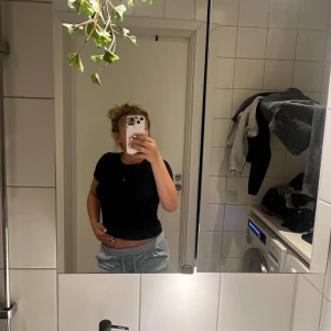 Juicy byxor SÄLJES! - några få defekter som knappast syns. jättefina men kommer dock aldrig till användning.🎀 700kr kan säljas billigare för snabb affär. 