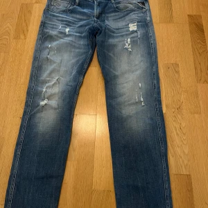 Replay Anbass - Säljer mina Replay Anbass då de inte kommer till användning. Hör av er vid funderingar, pris kan ändras vid snabb affär 