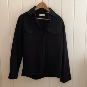 Jack & Jones jacka  - Säljer min Jack & Jones jacka för att den aldrig kommer till användning storlek S 