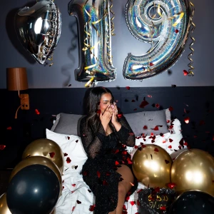 Oh polly dress - Classy klänning med massa glitter. Har använts en gång. Perfekt för födelsedagar/utegång